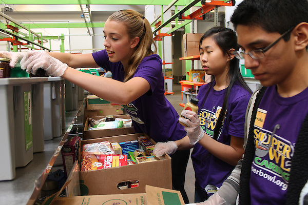 CVHS students volunteering at the Houston Food Bank
