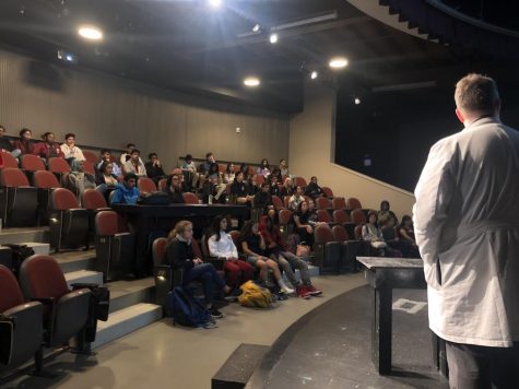 Dr. Wesley Long, Assistant Professor of Pathology and Genomic Medicine, Academic Institute
Houston Methodist, speaks to students interested in a health professions career.