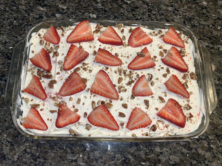This+underated+strawberry+jello+poke+cake+recipe+is+easy+and+delicious.+