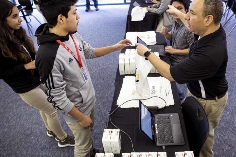 HISD distributes 36,298 hotspots to students without internet