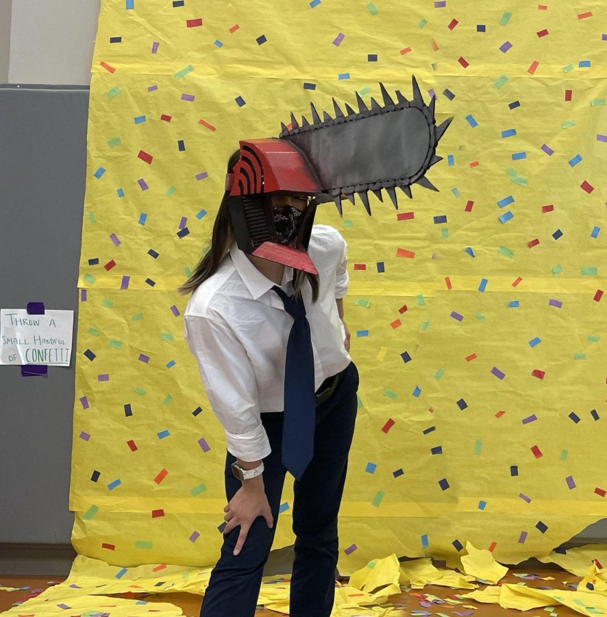 Emmery Nguyen using her Denjis chainsaw mask from Chainsaw Man cosplay during spirit week