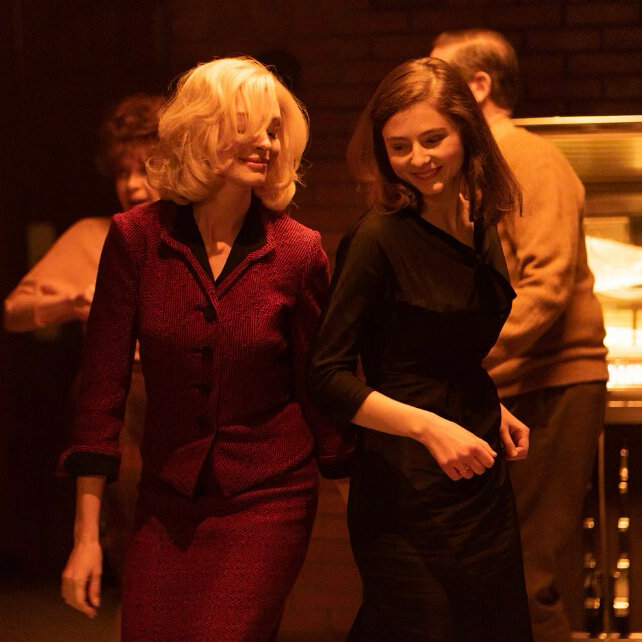 Photo of Rebecca (left) and Eileen (right) at a bar. (Photo credits : New York Times)