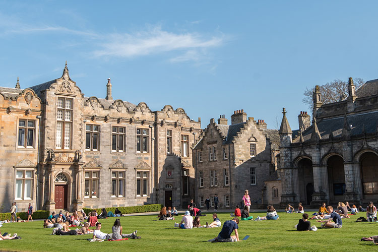 A+photograph+of+students+enjoying+the+sun+at+the+University+of+St+Andrews.
