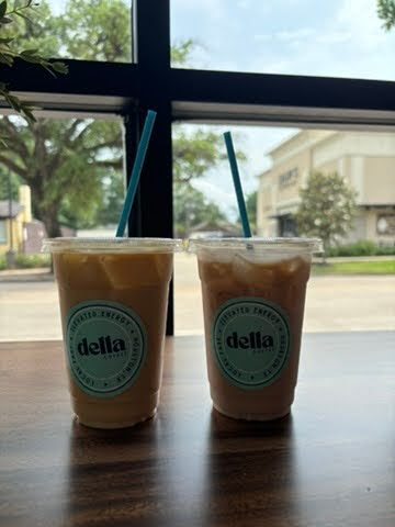 Iced vanilla latte and Iced chai from Della Coffee