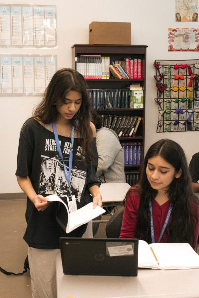 Seniors Diyanah Uddin and Angelica Sarmiento-Cala collaborate on an assignment during advocacy.