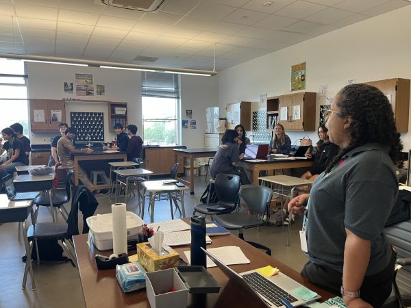 Mrs. Turner teaching her seventh-period class AP Environmental Science.  (photo credits to John Nguyen)