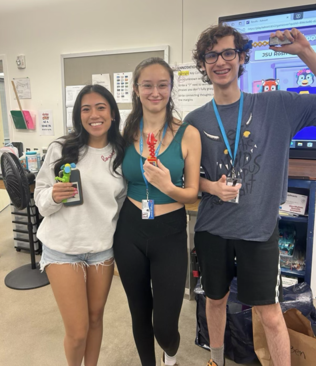 Sophie Espinosa, Hannah Gorrelick (President), and Sammy Baron win club "Kahoot!"